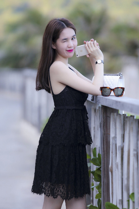 Ngọc Trinh “du hý” Côn Đảo cùng "ông trùm" chân dài Khắc Tiệp ảnh 1