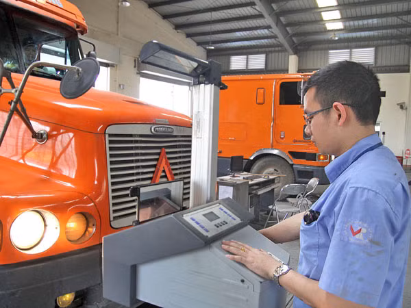 Hàng loạt trung tâm đăng kiểm vi phạm ảnh 1