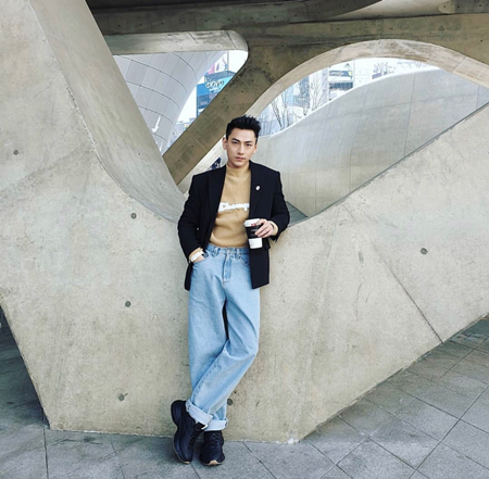 Isaac - thay đổi, hút fan mỗi ngày qua phong cách thời trang ảnh 3