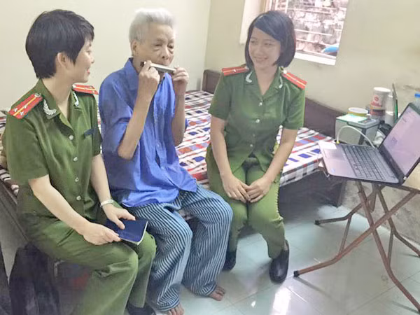 Phục vụ nhân dân từ những việc làm nhỏ nhất ảnh 1