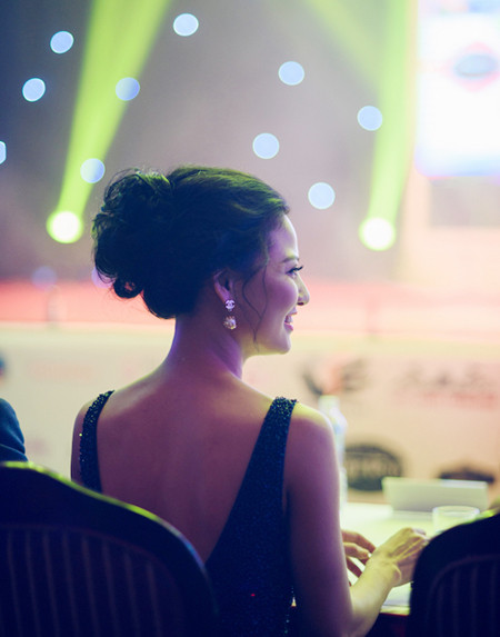 Hoa hậu Trần Thị Quỳnh tái xuất, khoe lưng trần gợi cảm ảnh 5