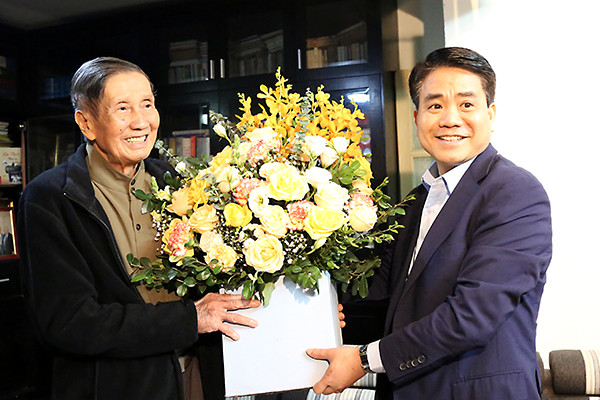 Chủ tịch UBND TP Hà Nội chúc Tết gia đình chính sách, văn nghệ sỹ tiêu biểu ảnh 3 Chủ tịch UBND TP Hà Nội chúc Tết gia đình chính sách, văn nghệ sỹ tiêu biểu ảnh 3