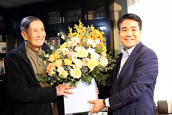 Chủ tịch UBND TP Hà Nội chúc Tết gia đình chính sách, văn nghệ sỹ tiêu biểu ảnh 3 Chủ tịch UBND TP Hà Nội chúc Tết gia đình chính sách, văn nghệ sỹ tiêu biểu ảnh 3