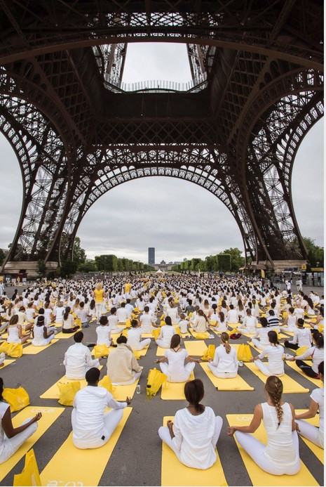 Mãn nhãn với ngày hội Yoga ở khắp nơi trên thế giới ảnh 6