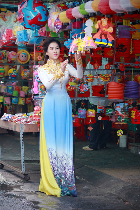 Top 10 Miss Ngôi sao Thùy Trang diện áo dài dạo phố đón Trung Thu ảnh 6