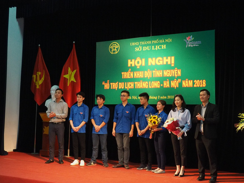 300 tình nguyện viên đồng hành cùng du khách khám phá vẻ đẹp Thủ đô ảnh 1 300 tình nguyện viên đồng hành cùng du khách khám phá vẻ đẹp Thủ đô ảnh 1