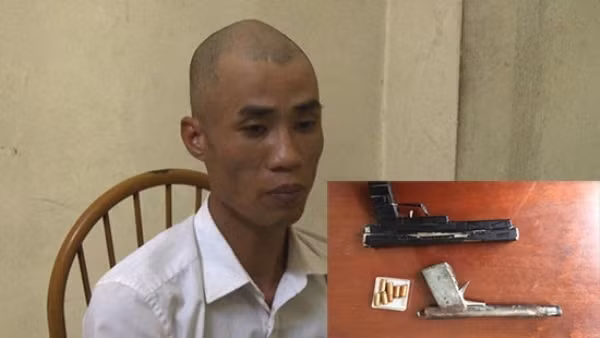 Mới ra tù đã "găm" 2 khẩu súng ngắn để "tự vệ" ảnh 1 Mới ra tù đã "găm" 2 khẩu súng ngắn để "tự vệ" ảnh 1