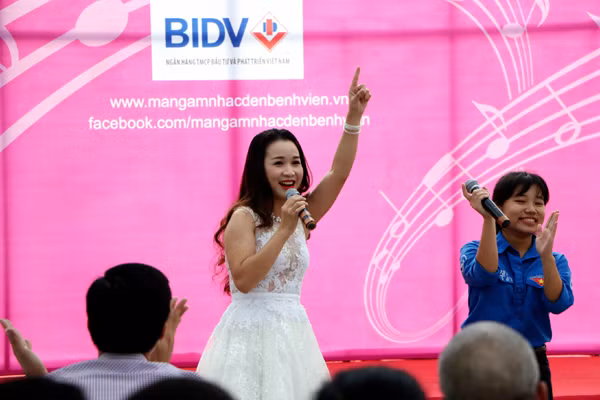 Quán quân Sao Mai 2015 Thu Hằng: Nụ cười của khán giả là cát-xê lớn nhất ảnh 9