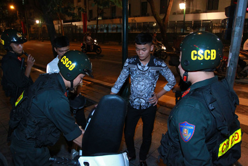 Sẵn sàng đối mặt nguy hiểm, chấp nhận hy sinh để giữ bình yên cho nhân dân ảnh 3