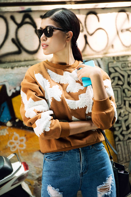 Trang "lạ" hút mắt với đường cong quyến rũ ảnh 5