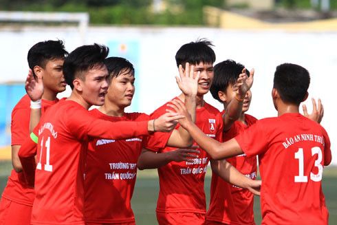 Tứ kết vẫy gọi những "chú ngựa ô" ảnh 1