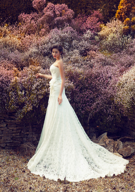 Á hậu Huyền My diện váy cưới đẹp "mê hồn" ở trời Tây ảnh 6