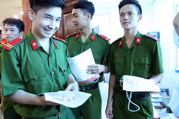 Tuổi trẻ Công an Thủ đô hiến máu vì cộng đồng: Một giọt máu cho đi... ảnh 7 Tuổi trẻ Công an Thủ đô hiến máu vì cộng đồng: Một giọt máu cho đi... ảnh 7