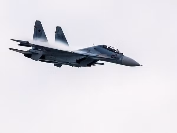 Su-27 Nga đánh chặn máy bay trinh sát Thụy Điển trên Biển Baltic ảnh 1