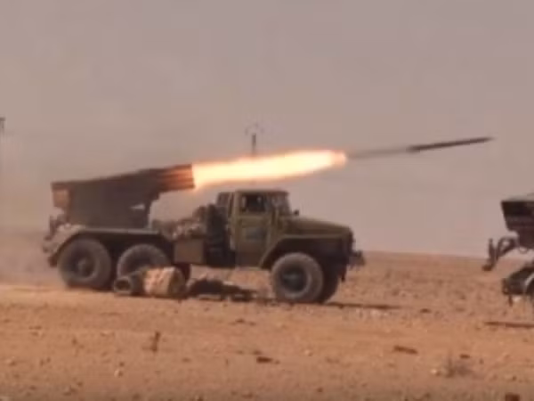 IS phản công bằng khí độc buộc quân đội Syria phải rút khỏi Raqqa ảnh 1