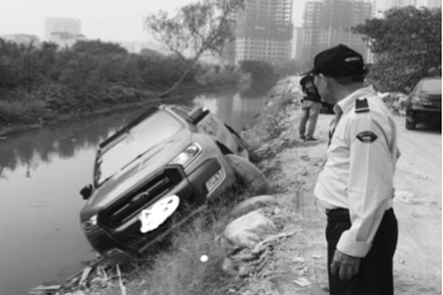 Khốn khổ vì mua nhà nhưng không có đường đi ảnh 1