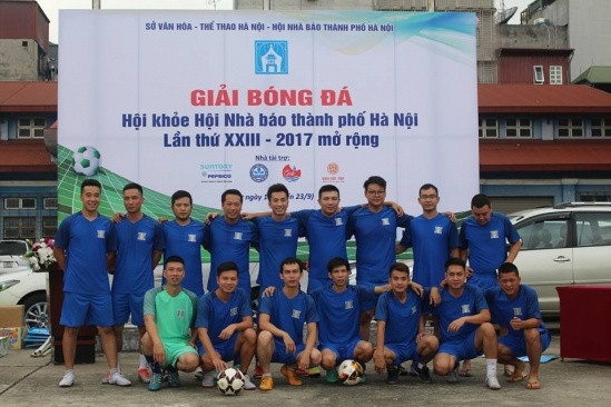 Sôi động trận cầu giữa báo Pháp luật & Xã hội – báo Hà Nội mới ảnh 12 21849033_1353233228119198_798310476_n