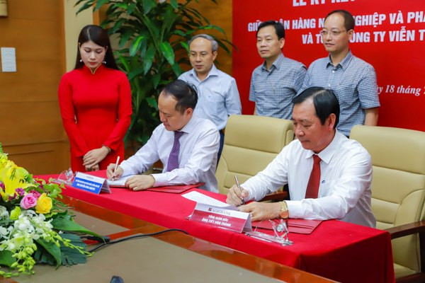 Agribank và MobiFone ký kết thỏa thuận hợp tác ảnh 1 Agribank và MobiFone ký kết thỏa thuận hợp tác ảnh 1