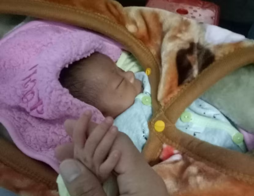 Người mẹ 25 tuổi bán con mới sinh lấy 40 triệu đồng ảnh 1 Người mẹ 25 tuổi bán con mới sinh lấy 40 triệu đồng ảnh 1