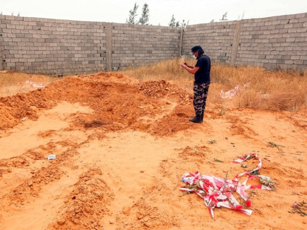 Tổng thư ký LHQ "sốc nặng" vì 8 hố chôn tập thể ở Libya ảnh 1