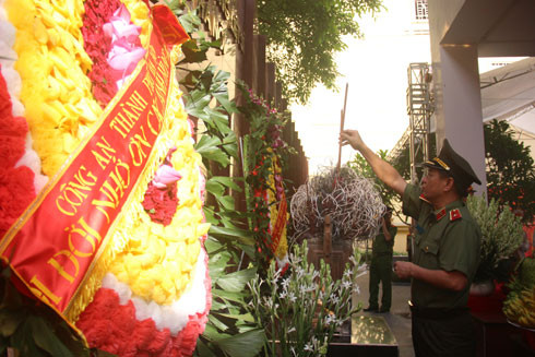 Công an Hà Nội luôn đi đầu trong phong trào "Đền ơn đáp nghĩa" ảnh 1