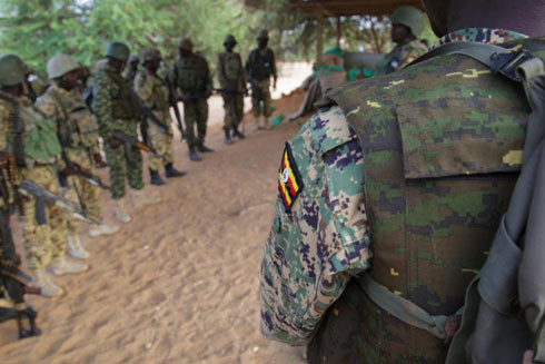 Đội quân khủng bố sống bằng ăn chặn tiền viện trợ của người dân đói khổ Somalia ảnh 2