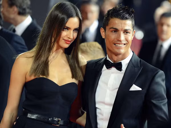Bí ẩn phía sau cuộc tình tan vỡ của Ronaldo với siêu mẫu người Nga ảnh 1