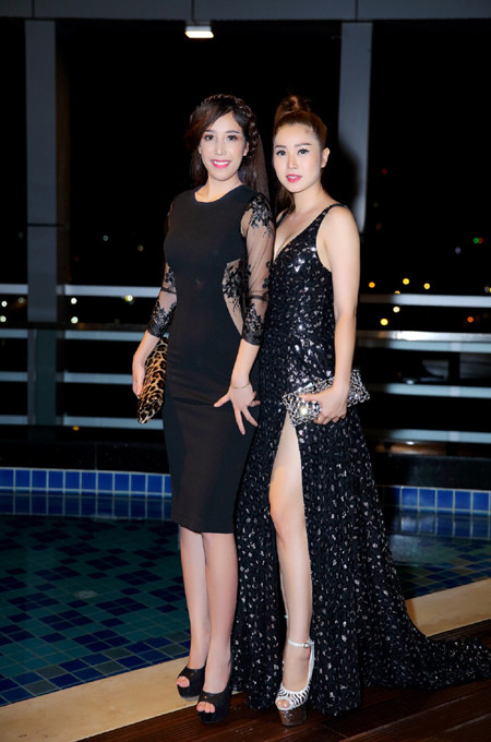 Ca sĩ Ngọc Trân Anh diện đầm gợi cảm, hội ngộ Nam vương quốc tế Hải Quân ảnh 3