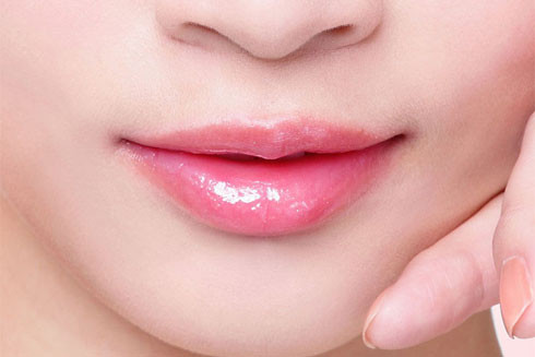 Bí quyết để có đôi môi hồng hào, căng mọng ảnh 1 Bí quyết để có đôi môi hồng hào, căng mọng ảnh 1