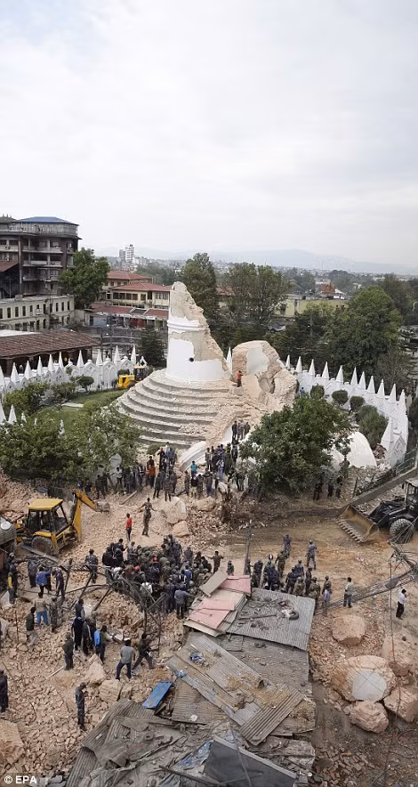 3.200 người chết, di sản thế giới bị động đất phá hủy hoang tàn ở Nepal ảnh 2