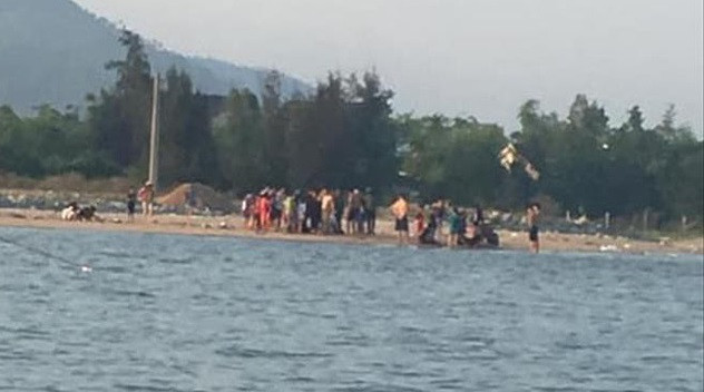 Đi bắt cá cùng bố, nam thanh niên trượt chân đuối nước ảnh 1 Đi bắt cá cùng bố, nam thanh niên trượt chân đuối nước ảnh 1