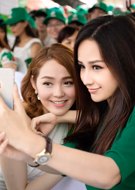 Hoa hậu Mai Phương Thuý giúp Jennifer Phạm "tự sướng" ảnh 7