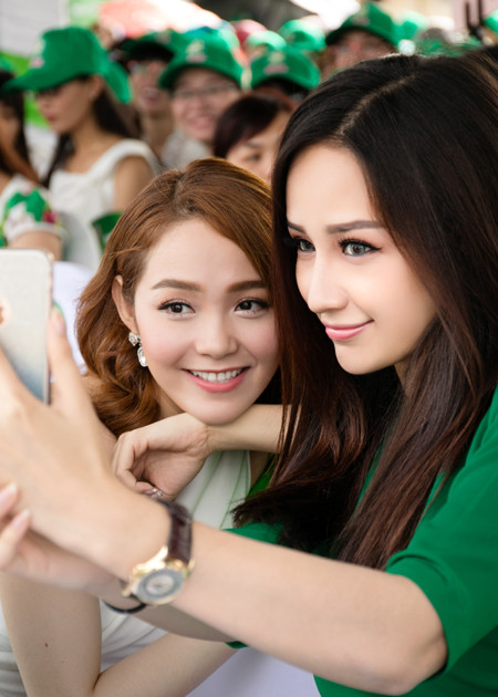 Hoa hậu Mai Phương Thuý giúp Jennifer Phạm "tự sướng" ảnh 7