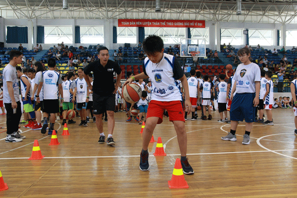 Chương trình Jr.NBA Việt Nam lần thứ 5 đồng hành bởi Sữa Cô gái Hà Lan ảnh 1