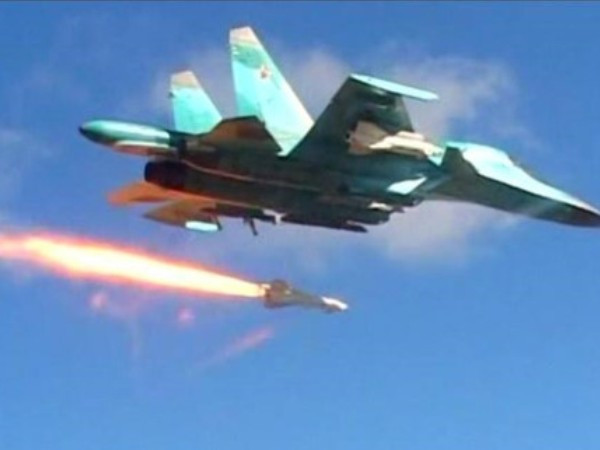 Chiến đấu cơ Nga dội bom uy lực đáp trả cuộc tấn công của phiến quân ở Latatkia ảnh 1