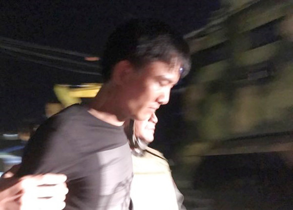 Khống chế 3 đối tượng sử dụng vũ khí nóng vận chuyển ma túy ảnh 1 Khống chế 3 đối tượng sử dụng vũ khí nóng vận chuyển ma túy ảnh 1