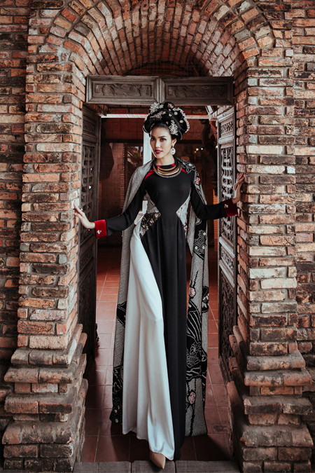 Lan Khuê đài các trong bộ sưu tập "Đào - Mai" của NTK Võ Việt Chung ảnh 9