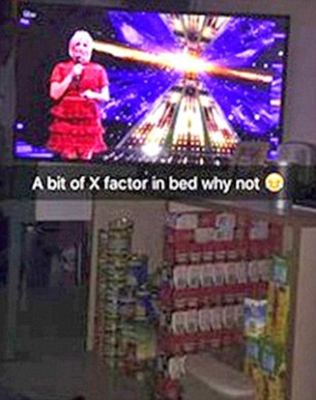 Ở tù vẫn có tivi, giày dép hàng hiệu và Iphone 6S để dùng ảnh 2