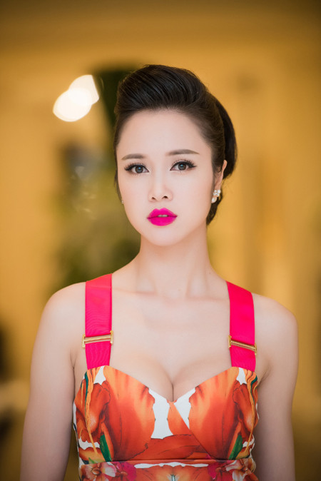 Vũ Ngọc Anh khoe đường cong quyến rũ với vòng một căng đầy ảnh 1