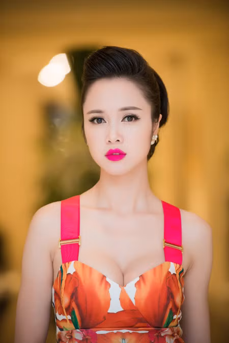 Vũ Ngọc Anh khoe đường cong quyến rũ với vòng một căng đầy ảnh 1