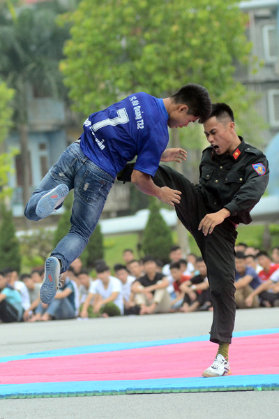 Xem Cảnh sát dự bị đặc nhiệm diễn tập bắt khủng bố, biểu diễn võ thuật ảnh 3