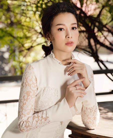 Mê mẩn trước nhan sắc rạng ngời của Hoa khôi Trương Tùng Lan ảnh 2