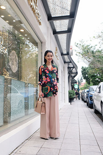 BTV Quỳnh Chi chứng tỏ độ sành điệu với quần áo đắt đỏ ảnh 5