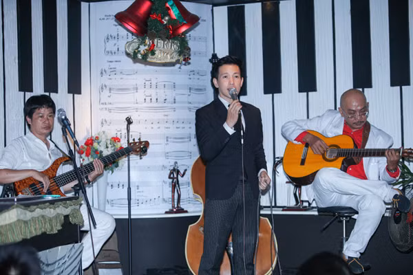 Á hậu Tố Uyên cùng dàn nghệ sĩ tham gia đấu giá ủng hộ MC Lê Tâm ảnh 10