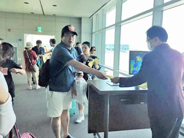 Hành khách có thân nhiệt bình thường mới được nhập cảnh ảnh 1