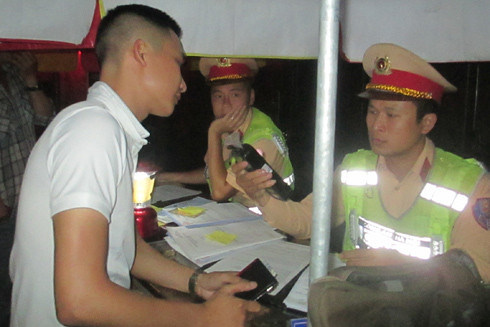 Khống chế những "ma men" lái xe trên đường phố ảnh 2