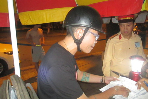 Khống chế những "ma men" lái xe trên đường phố ảnh 1