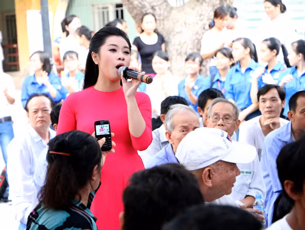 Quán quân Sao Mai 2015 Thu Hằng: Nụ cười của khán giả là cát-xê lớn nhất ảnh 4