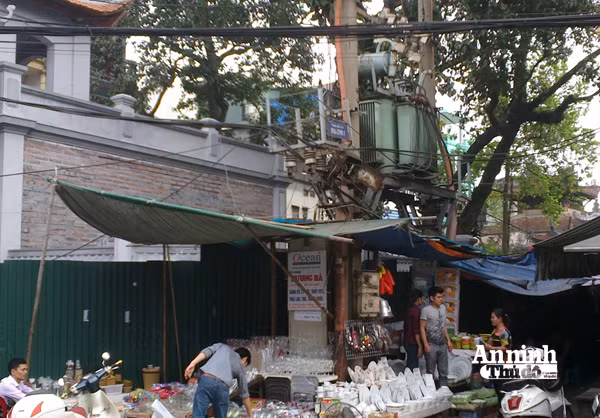 Hà Nội: Giỡn mặt tử thần, thản nhiên sinh hoạt dưới chân trạm biến áp ảnh 8
