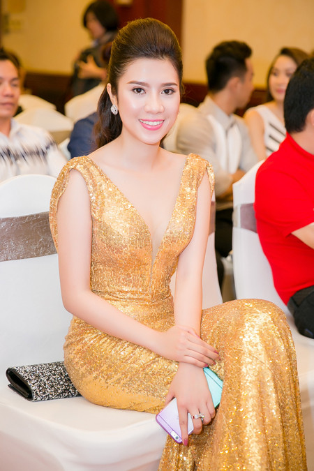 Á khôi Dương Yến Nhung hút ánh nhìn với vẻ ngoài kiêu sa ảnh 1